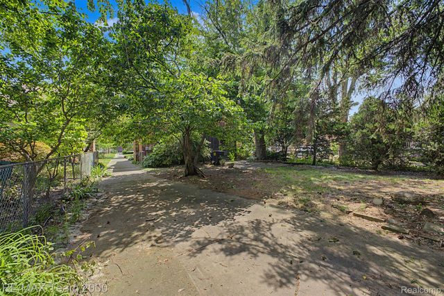 18085 Warrington Drive, Detroit, MI 48221