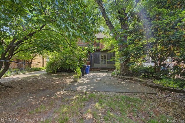 18085 Warrington Drive, Detroit, MI 48221