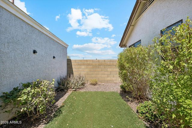 2053 W COLUMBINE Drive, Phoenix, AZ 85029