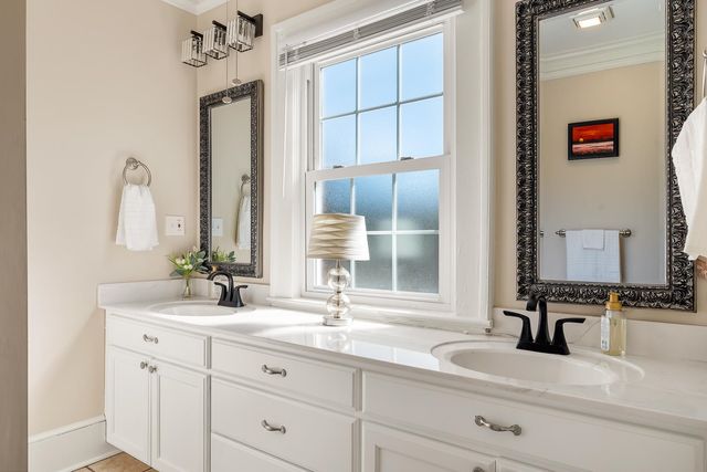 308 W Walnut Street, Clinton, SC 29325