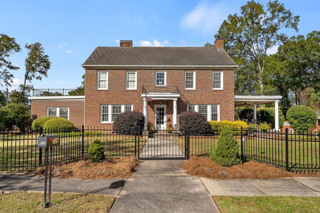 308 W Walnut Street, Clinton, SC 29325