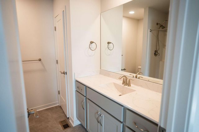 379 FLORIDA AVE., Etters, PA 17319