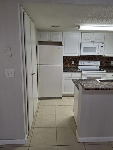 3238 Coral Lake Lane, Coral Springs, FL 33065