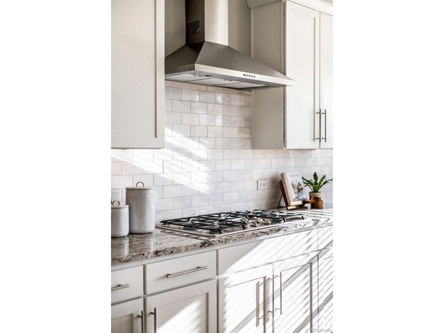 204 Horizon Ave, Erie, CO 80516