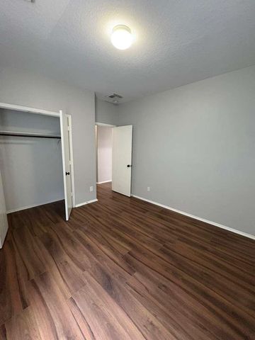 7714 Sunburst Trail Drive, Cypress, TX 77433