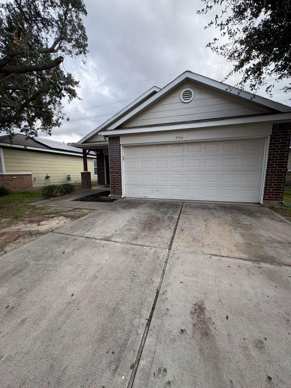 7714 Sunburst Trail Drive, Cypress, TX 77433