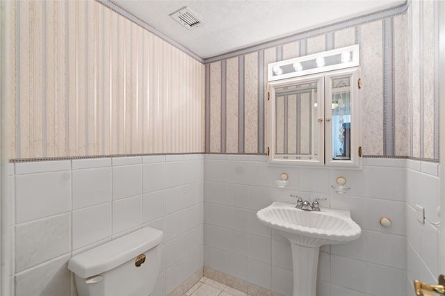 1830 Dixieanna St 404, Hollywood, FL 33020