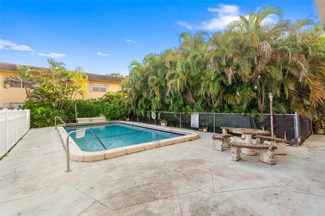 1830 Dixieanna St 404, Hollywood, FL 33020