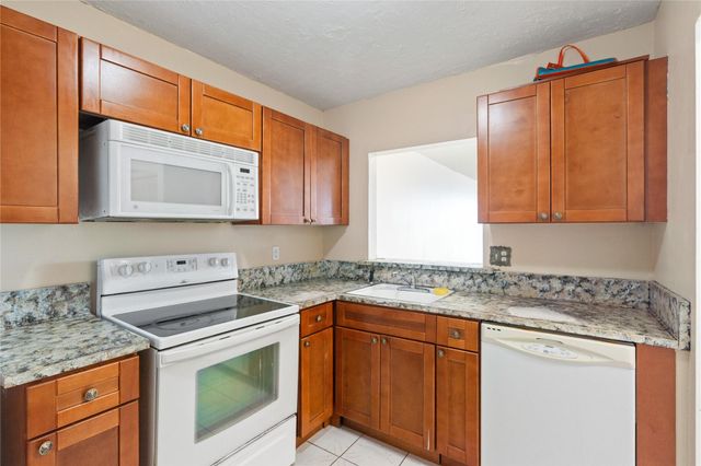 1830 Dixieanna St 404, Hollywood, FL 33020