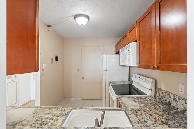 1830 Dixieanna St 404, Hollywood, FL 33020