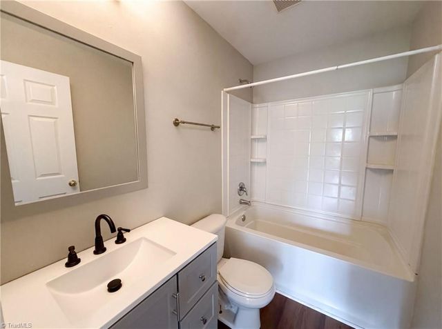 112 Rockbridge Court, Kernersville, NC 27284