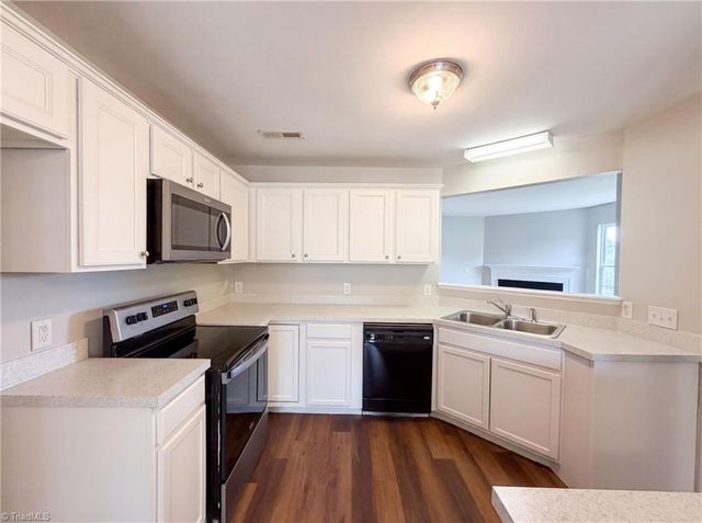 112 Rockbridge Court, Kernersville, NC 27284