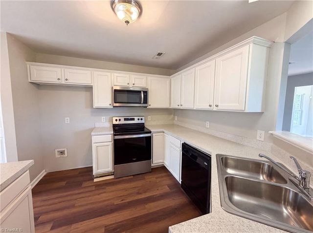 112 Rockbridge Court, Kernersville, NC 27284