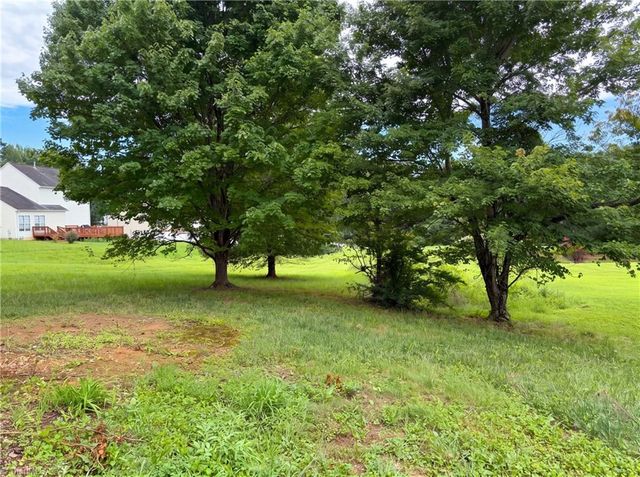112 Rockbridge Court, Kernersville, NC 27284