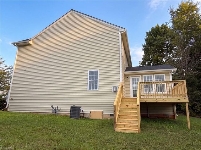 112 Rockbridge Court, Kernersville, NC 27284