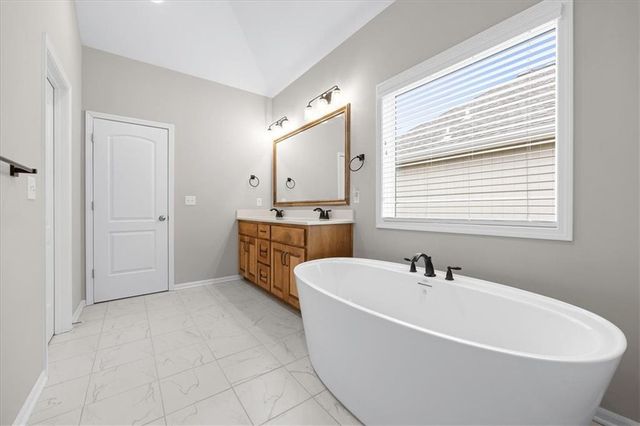 14462 Aurora Lane, Basehor, KS 66007