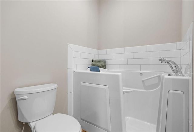 14462 Aurora Lane, Basehor, KS 66007