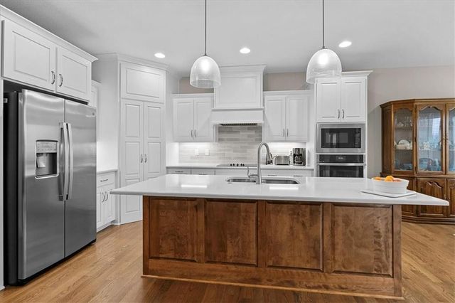 14462 Aurora Lane, Basehor, KS 66007