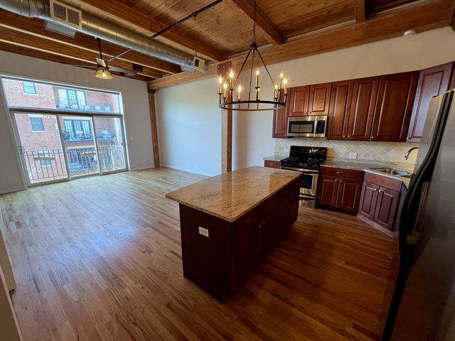 2806 N Oakley Avenue 408, Chicago, IL 60618
