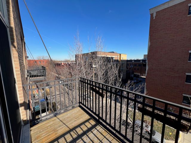 2806 N Oakley Avenue 408, Chicago, IL 60618