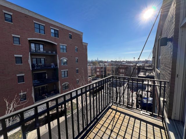 2806 N Oakley Avenue 408, Chicago, IL 60618