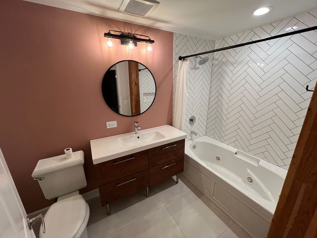 2806 N Oakley Avenue 408, Chicago, IL 60618