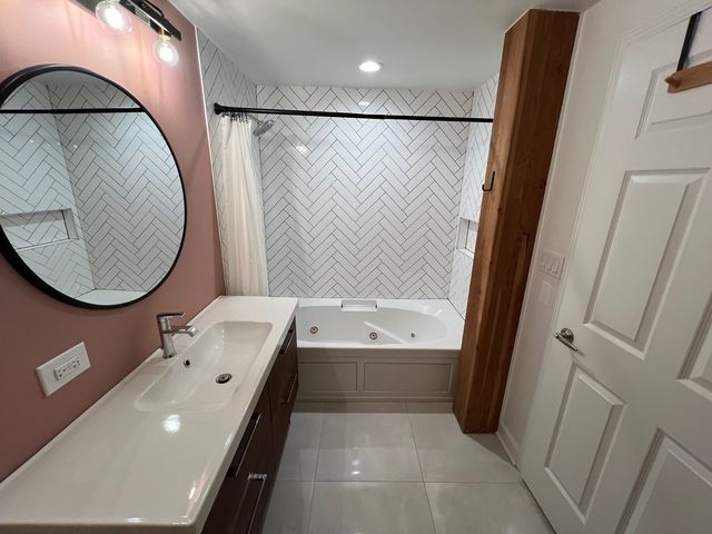 2806 N Oakley Avenue 408, Chicago, IL 60618