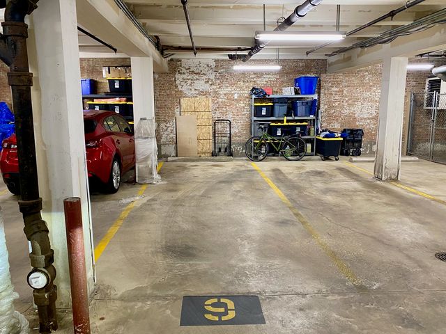 2806 N Oakley Avenue 408, Chicago, IL 60618