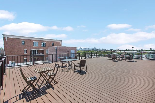 2806 N Oakley Avenue 408, Chicago, IL 60618