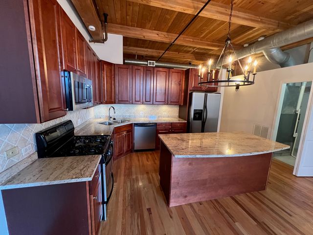 2806 N Oakley Avenue 408, Chicago, IL 60618