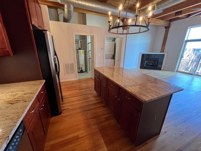 2806 N Oakley Avenue 408, Chicago, IL 60618