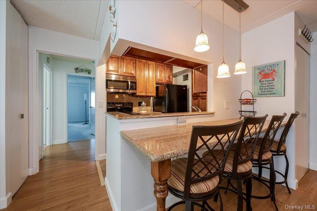 730 W Broadway 2J, Long Beach, NY 11561