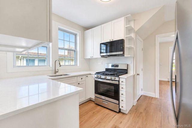 8 Burchell Boulevard, Bay Shore, NY 11706