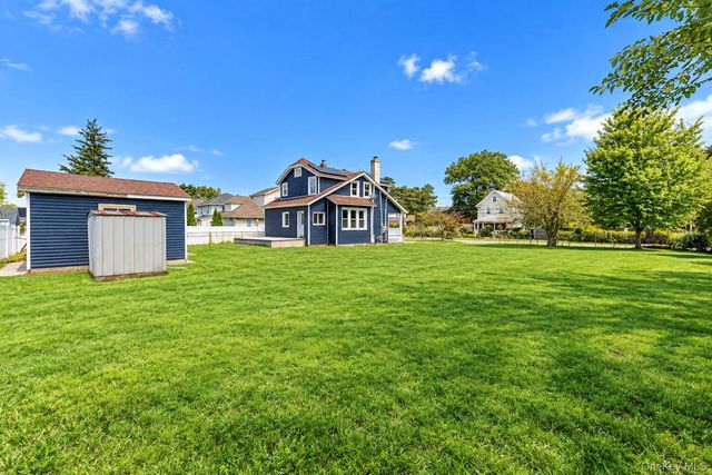 8 Burchell Boulevard, Bay Shore, NY 11706