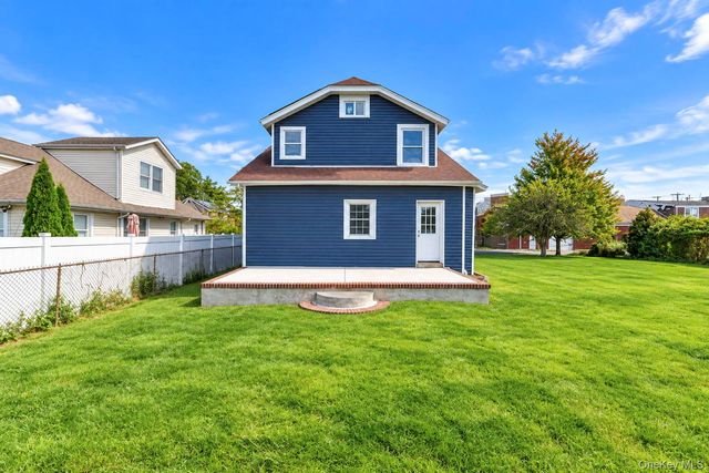 8 Burchell Boulevard, Bay Shore, NY 11706