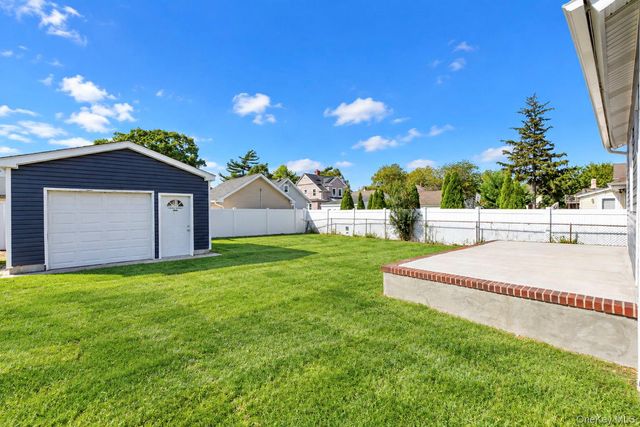 8 Burchell Boulevard, Bay Shore, NY 11706