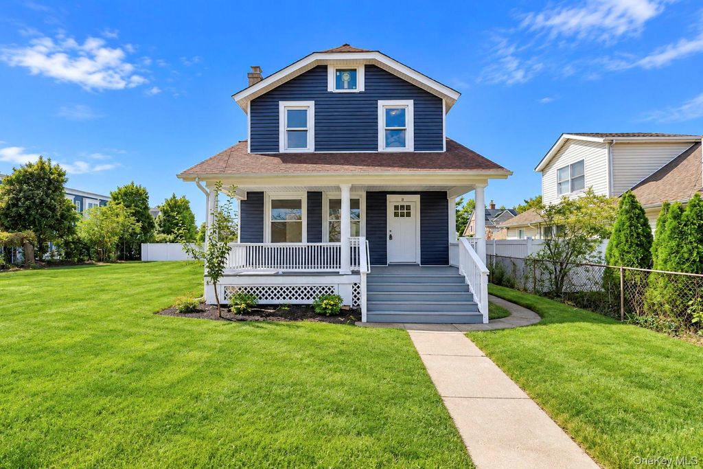 8 Burchell Boulevard, Bay Shore, NY 11706 — photo 2
