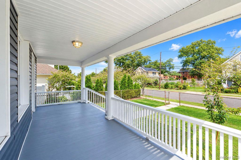 8 Burchell Boulevard, Bay Shore, NY 11706 — photo 4