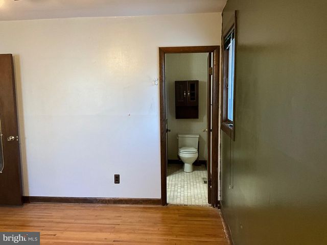 330 CROCE AVE, Gibbstown, NJ 08027