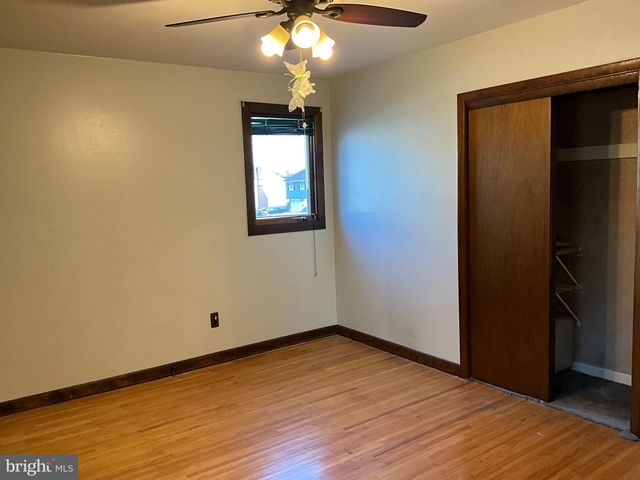 330 CROCE AVE, Gibbstown, NJ 08027