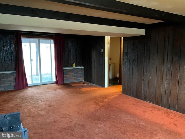 330 CROCE AVE, Gibbstown, NJ 08027