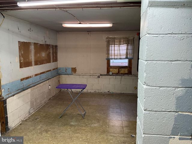 330 CROCE AVE, Gibbstown, NJ 08027