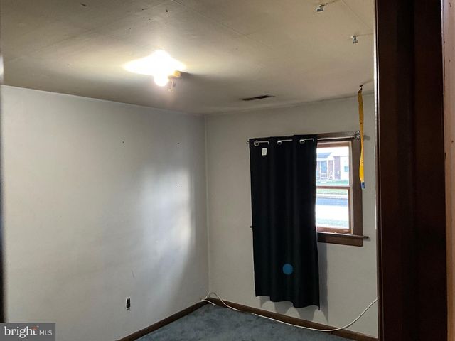 330 CROCE AVE, Gibbstown, NJ 08027