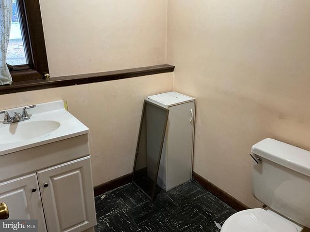 330 CROCE AVE, Gibbstown, NJ 08027