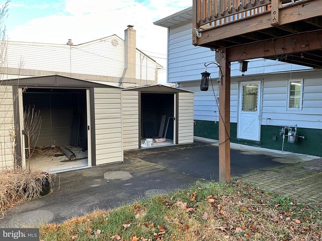 330 CROCE AVE, Gibbstown, NJ 08027