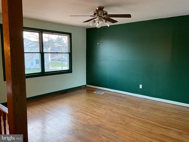 330 CROCE AVE, Gibbstown, NJ 08027