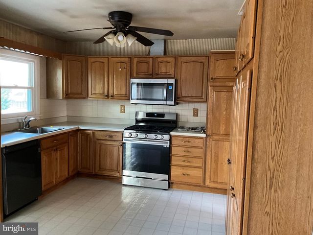 330 CROCE AVE, Gibbstown, NJ 08027