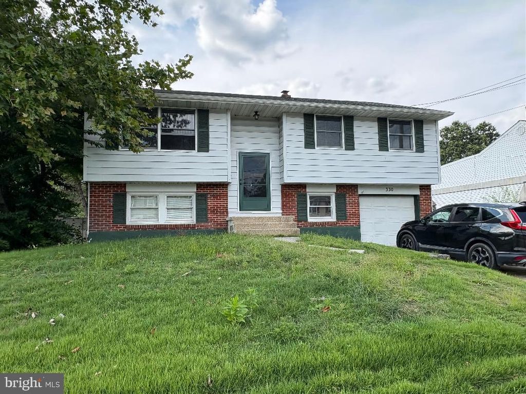 330 CROCE AVE, Gibbstown, NJ 08027
