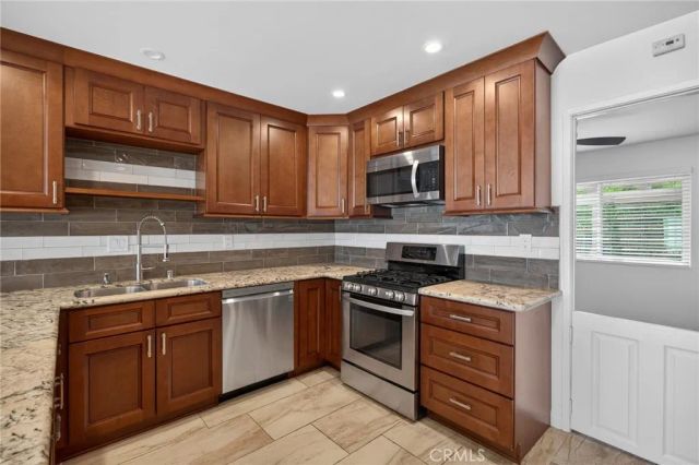 11 Redwood Tree, Irvine, CA 92612