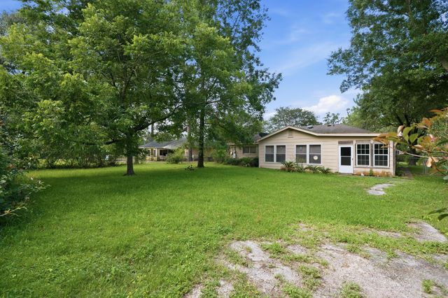 107 Montrose Circle, Conroe, TX 77301